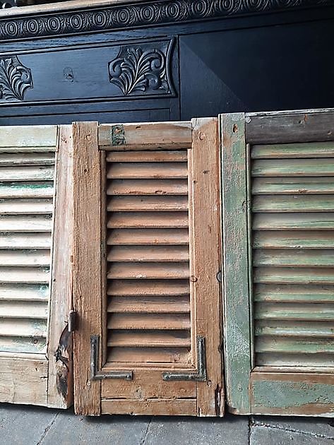 Wooden louvre shutter old look Decobyjo - Bellingwolde