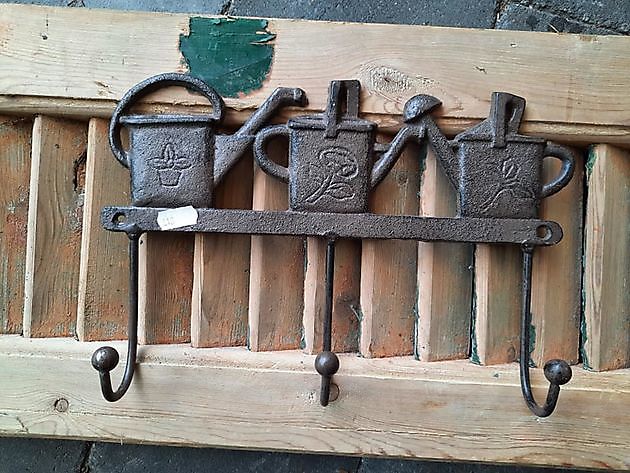 Cast iron wall hooks coat rack bucket watering cans - Decobyjo - Bellingwolde