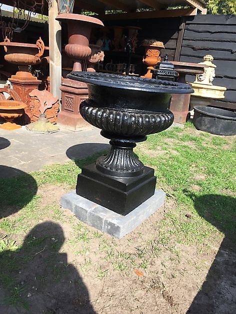 Cast iron bowl vase on black base Decobyjo - Bellingwolde