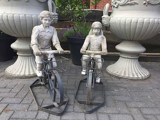 Jongen en meisje op fiets - Decobyjo - Bellingwolde