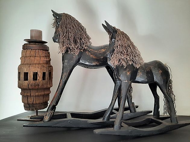 Beau grand cheval à bascule en bois - Decobyjo - Bellingwolde