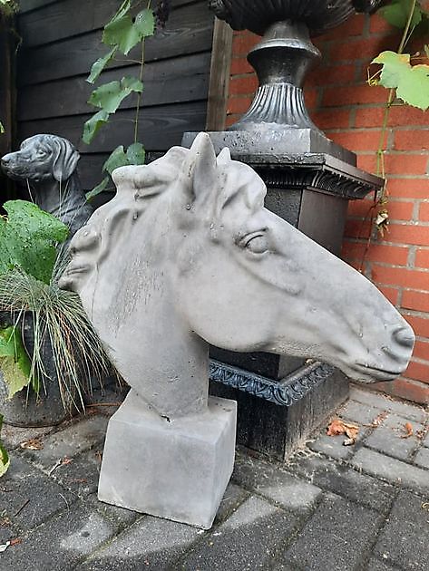 Betonnen paardenhoofd - Decobyjo - Bellingwolde