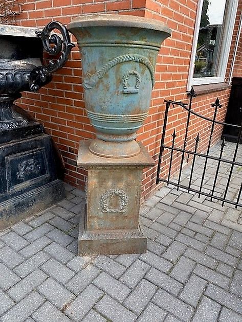 Vase de jardin sur socle 136 - Decobyjo - Bellingwolde