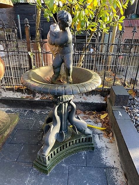 Brunnen mit Karpfen und Delfinen - Decobyjo - Bellingwolde