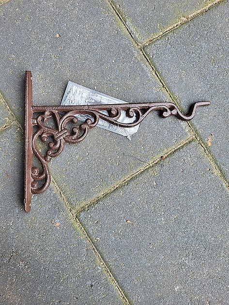 Cast iron wall hook for hanging basket - Decobyjo - Bellingwolde