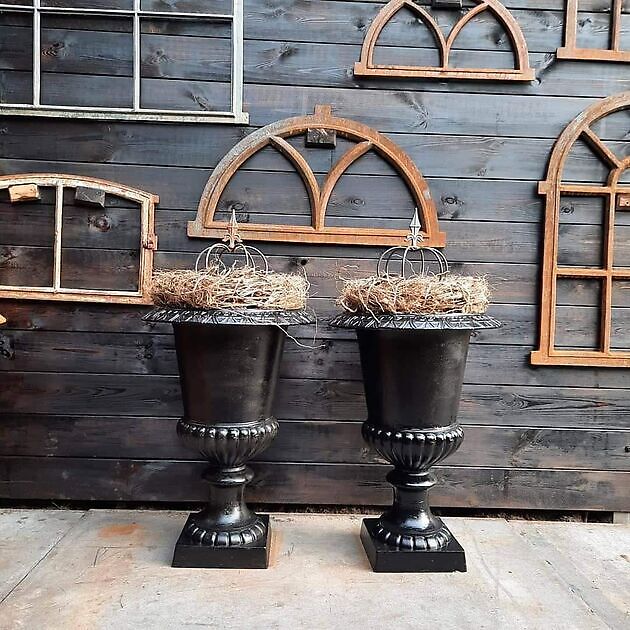 New black cast iron garden vases 68 cm high - Decobyjo - Bellingwolde