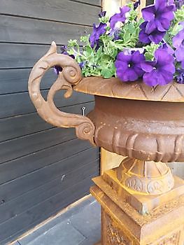 Henkelvase aus Gusseisen, Schüsselvase mit Griffen auf Sockel Decobyjo - Bellingwolde