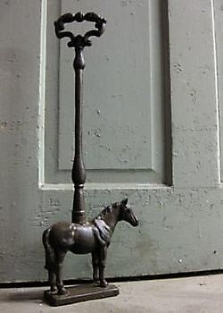 Butée de porte antique en fonte noire Cheval Decobyjo - Bellingwolde