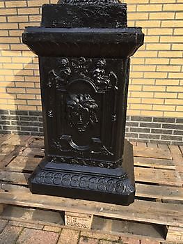 Cast iron vase on base 161 cm Decobyjo - Bellingwolde