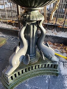 Brunnen mit Karpfen und Delfinen Decobyjo - Bellingwolde