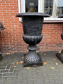 Cast iron garden vase 127 cm black Decobyjo - Bellingwolde