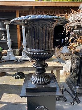 Cast iron garden vase on plinth 137 cm Decobyjo - Bellingwolde