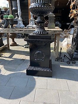 Vase de jardin en fonte sur socle 137 cm Decobyjo - Bellingwolde